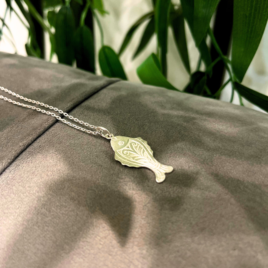 Collier en argent motif poisson