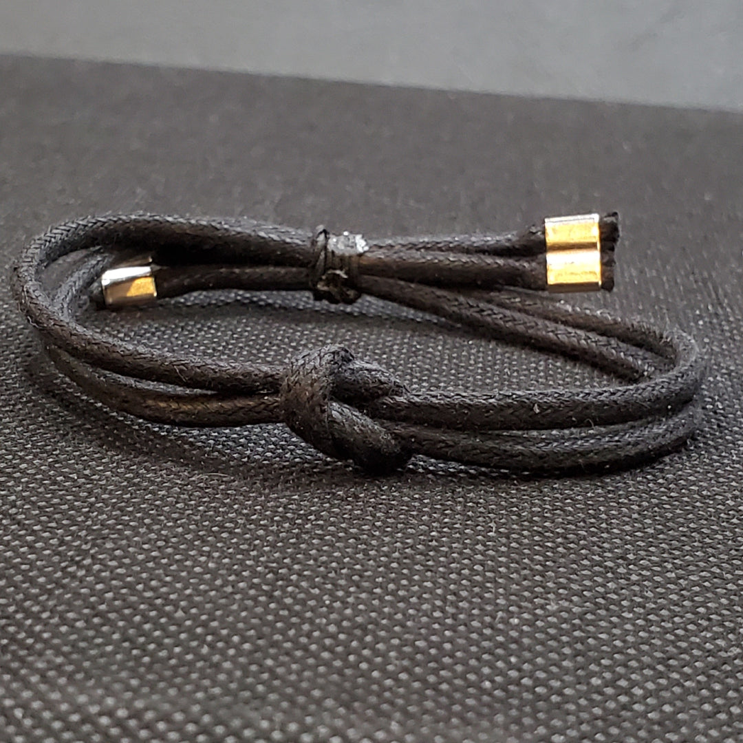 Bracelet en fil noir épaisse