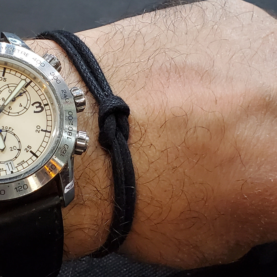 Bracelet en fil noir épaisse
