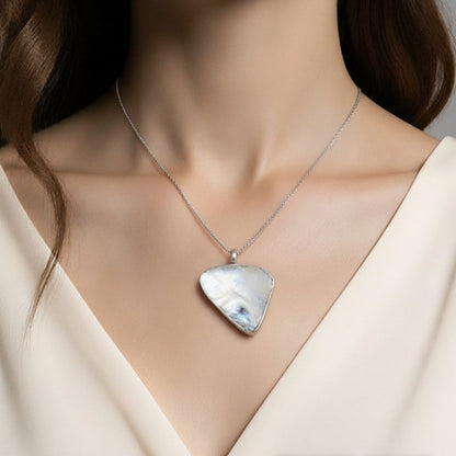 Collier en argent 925 avec un motif en Nacre de la mer