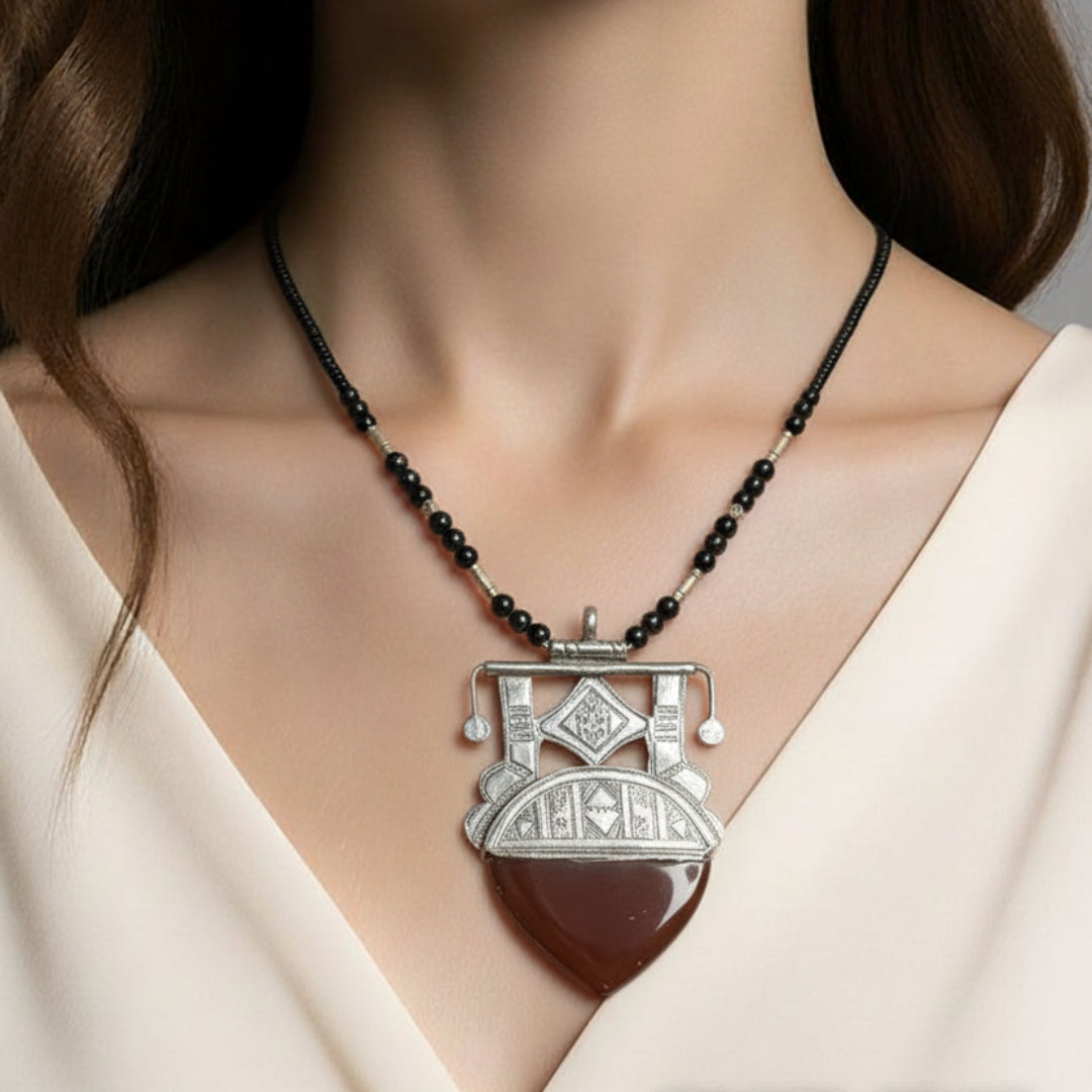 Collier Amazigh en Argent 925 avec Pierre Cornaline Naturelle avec Motif Agadez Gravé à la Main