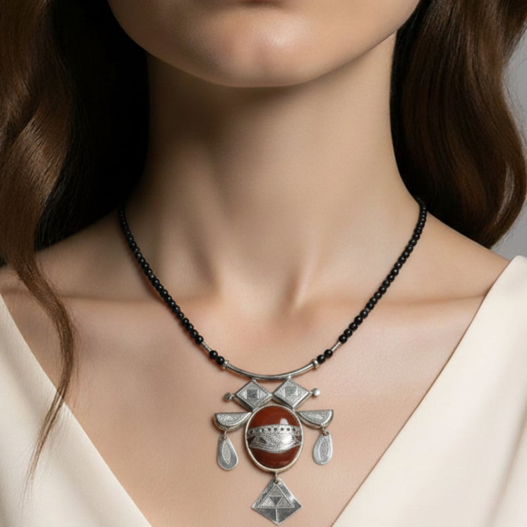 Collier Amazigh en Argent 925 avec Pierre Cornaline Naturelle avec Motif Agadez Gravé à la Main