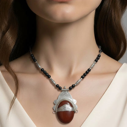 Collier Amazigh en Argent 925 avec Pierre Cornaline Naturelle avec Motif Agadez Gravé à la Main