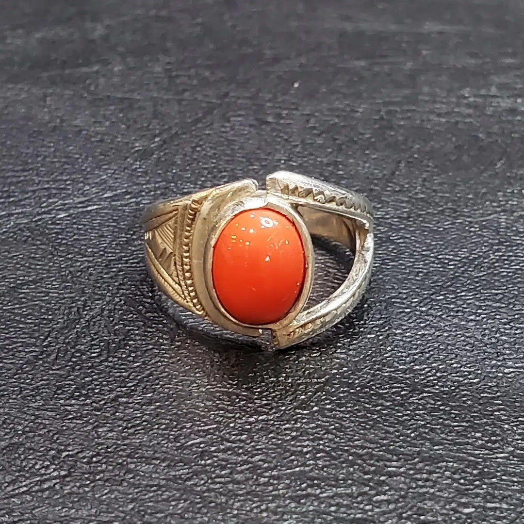 Bague Amazigh en argent 925 et en Corail rouge classé du premier choix