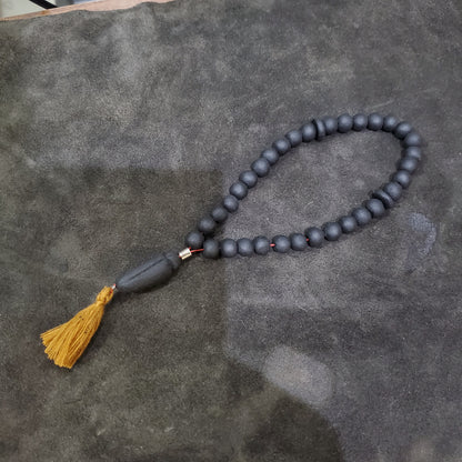 Chapelet en ambre noire Tunisien de 33