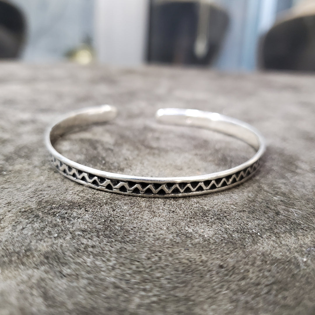 Jonc en argent Agadez fine avec profil Zigzag