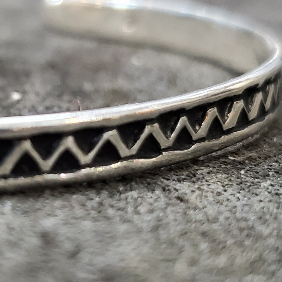 Jonc en argent Agadez fine avec profil Zigzag