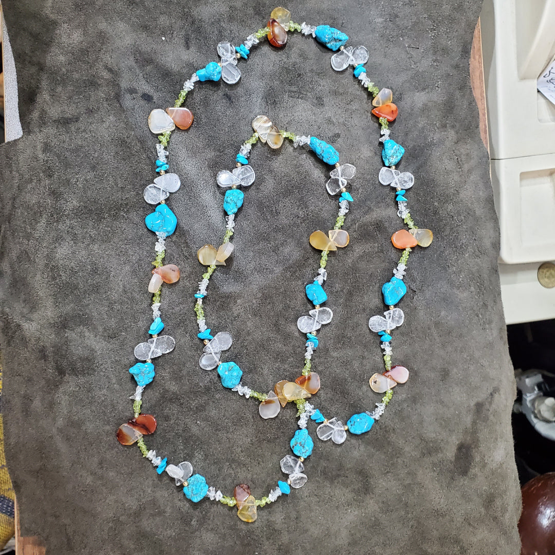 Collier Sautoir en Pierres Naturelles 1.2m  de Cristal de Roche, Péridot & Quartz.