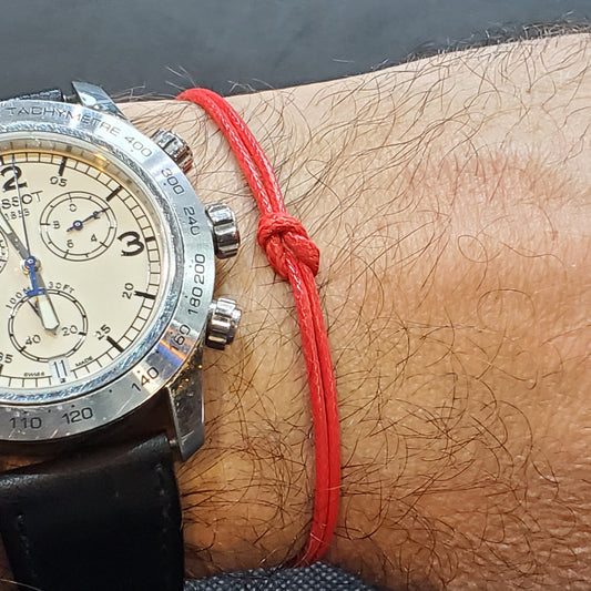 Bracelet en fil rouge unisexe