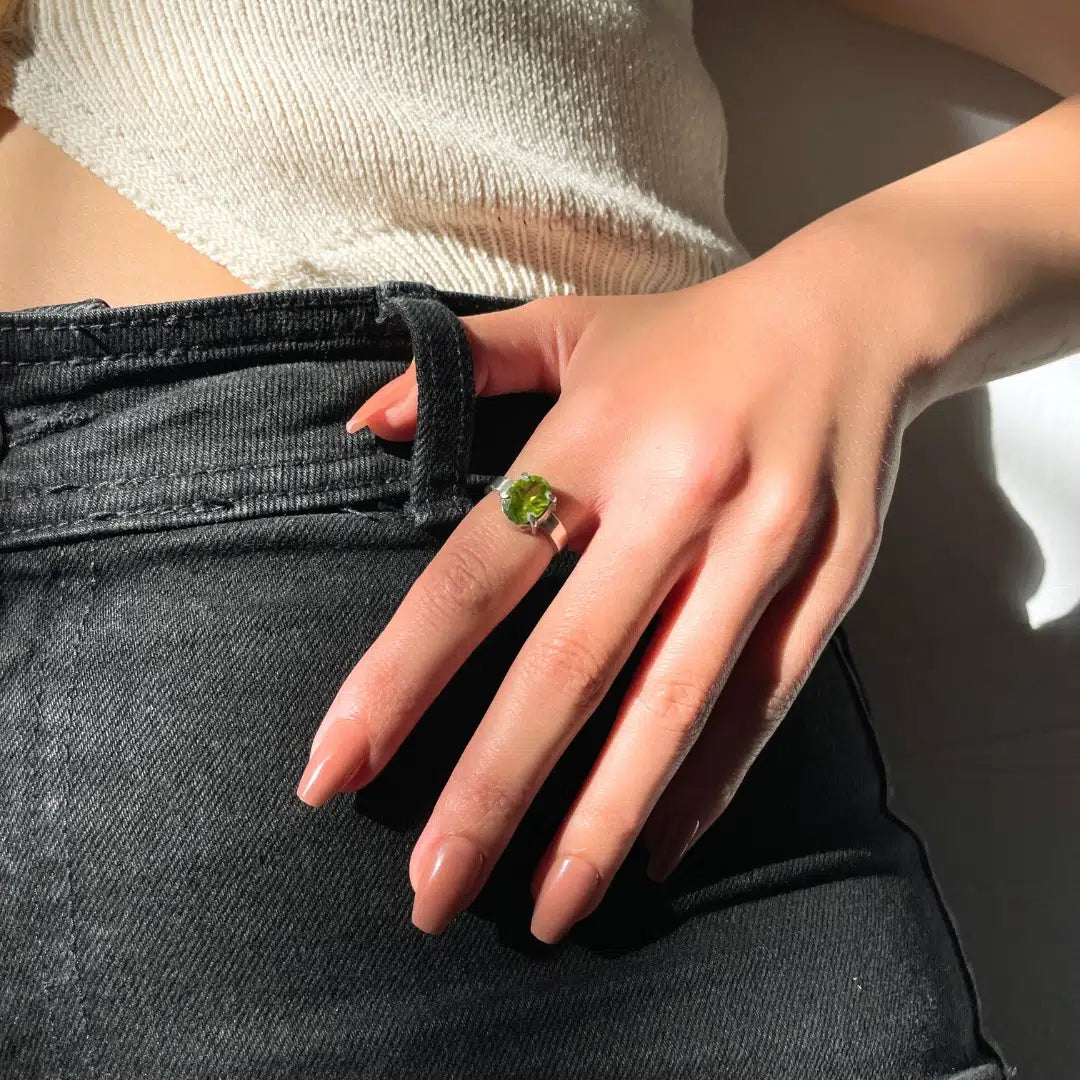 Bague Ajustable en pierre Péridot 2,6 carats  en argent 925  زبردج