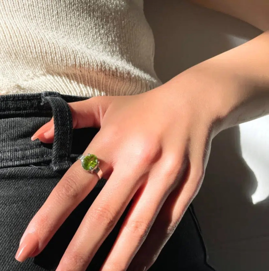 Bague Ajustable en pierre Péridot 2,6 carats  en argent 925  زبردج
