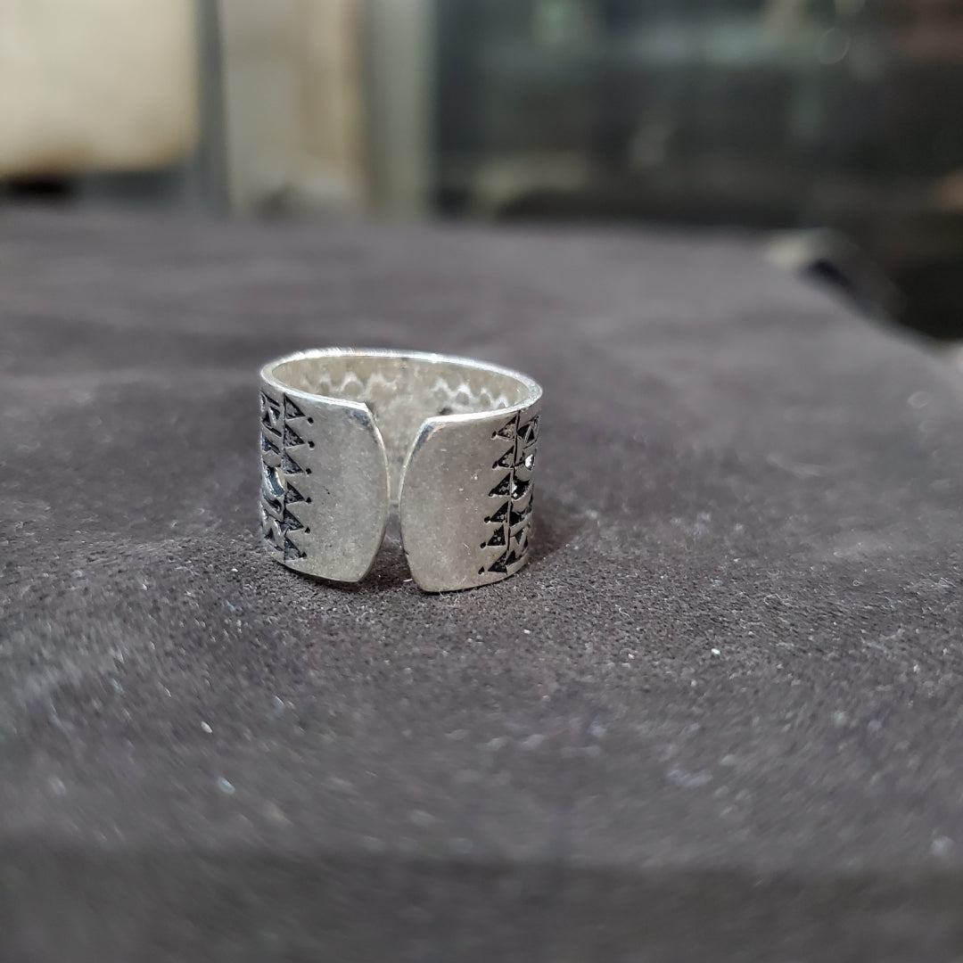 Bague Berbère Amazigh en Argent 925  Motif Khomsa Gravé à la Main