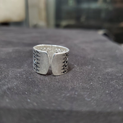 Bague Berbère Amazigh en Argent 925  Motif Khomsa Gravé à la Main