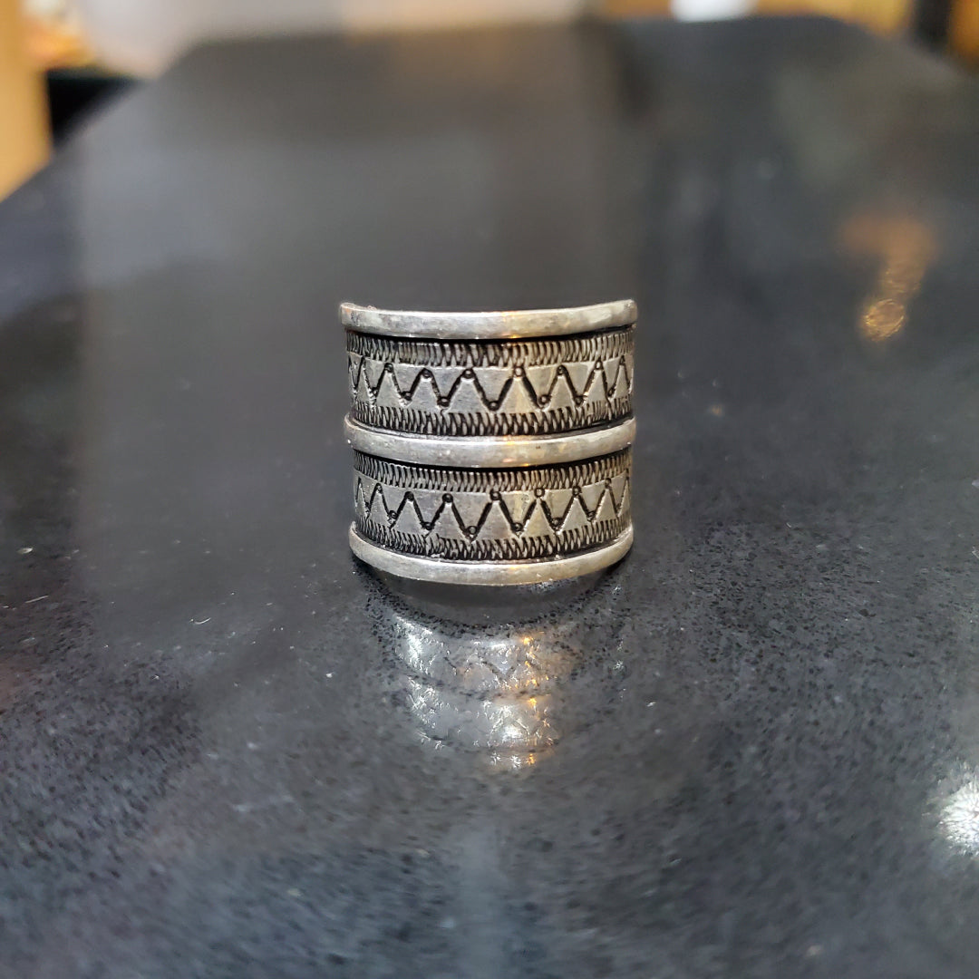 Bague Berbère Amazigh Large en Argent 925 – Motif Double Zigzag Gravé à la Main | Lunja