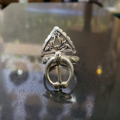 Bague Berbère Amazigh en Argent 925 – Motif Fibule Gravé à la Main