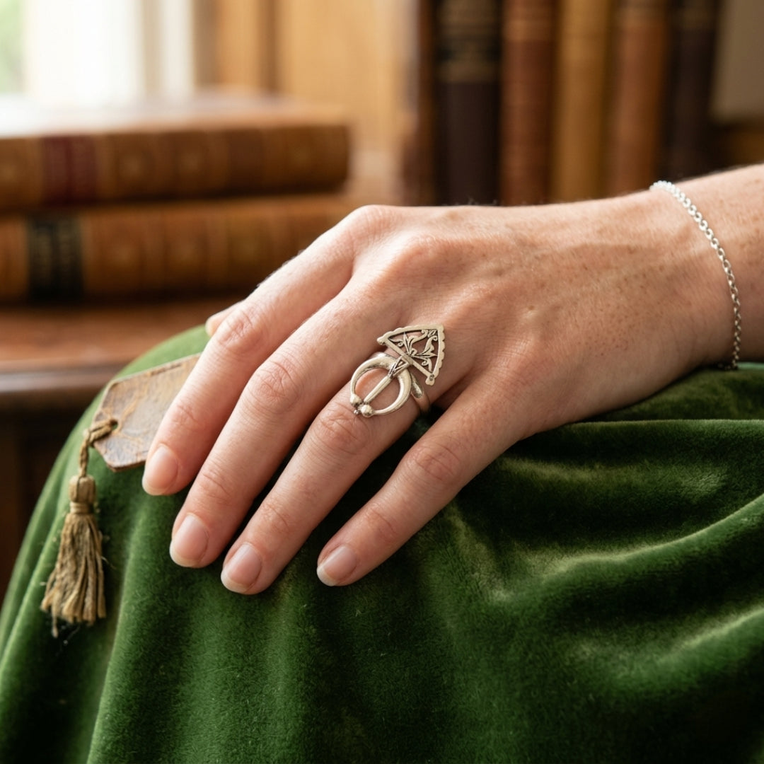 Bague Berbère Amazigh en Argent 925 – Motif Fibule Gravé à la Main
