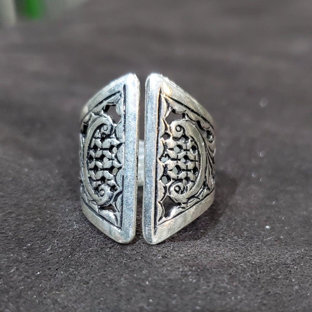 Bague Berbère Amazigh Triangulaire en Argent 925 Gravure Artisanale