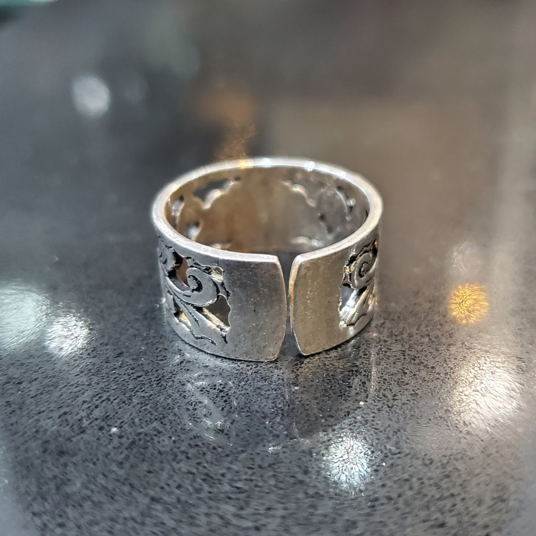Bague Berbère Amazigh Plume de Paon en Argent 925 – Gravure Artisanale Lunja