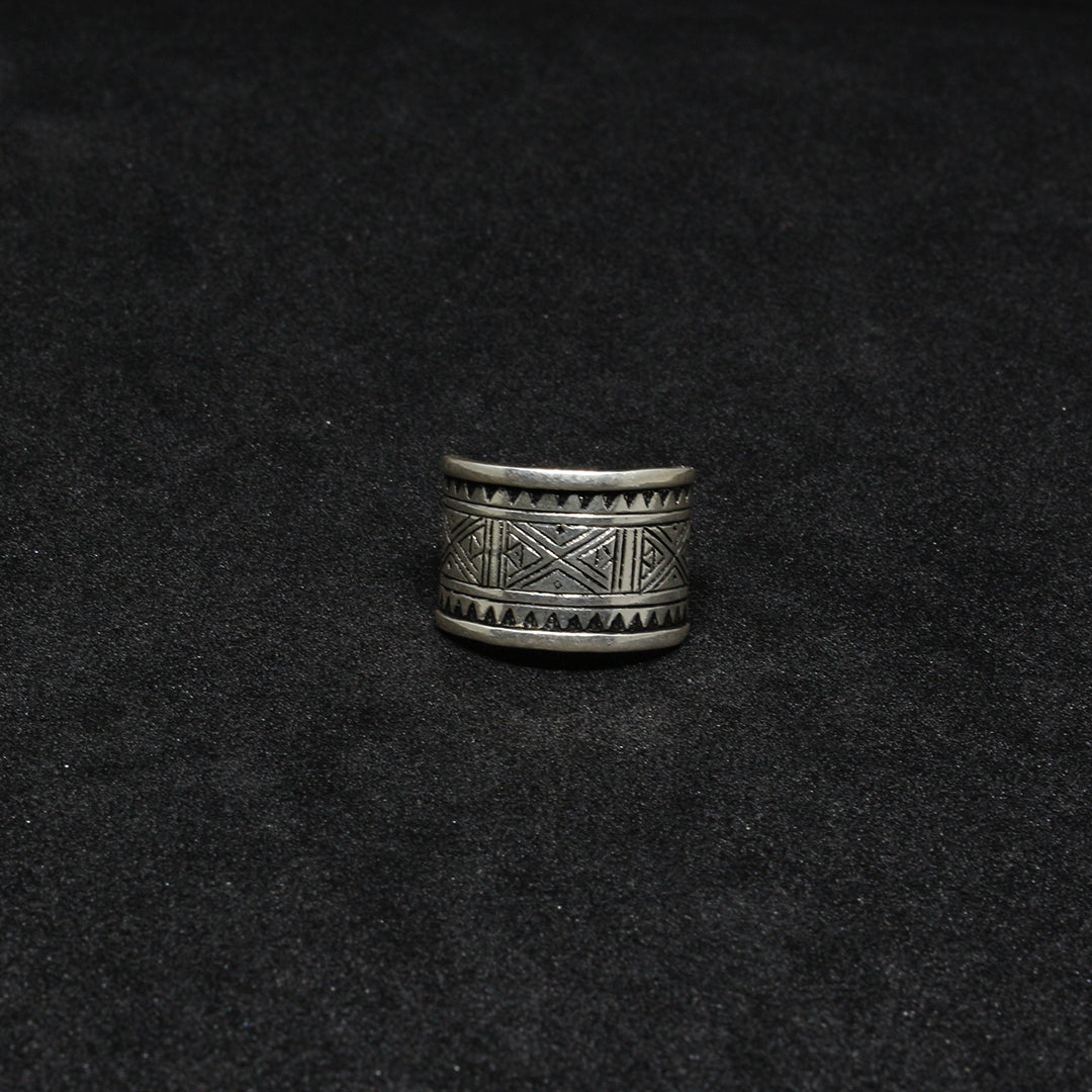Bague Berbère &amp; Amazigh Motif Margoum en Argent 925 – Gravure Artisanale Lunja