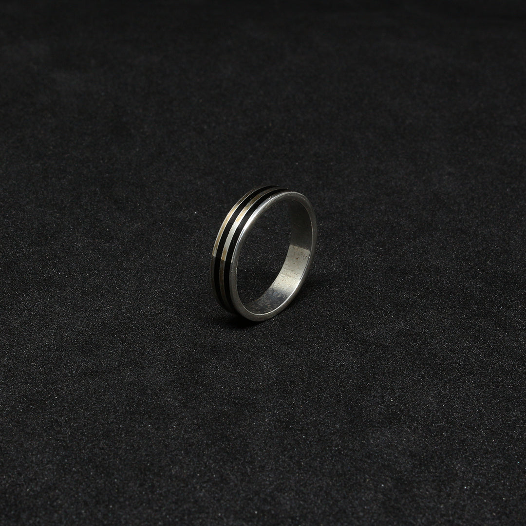 Bague Anneau en Argent 925 – Design Mixte Gravé Émaillé Noir | Création Artisanale Lunja