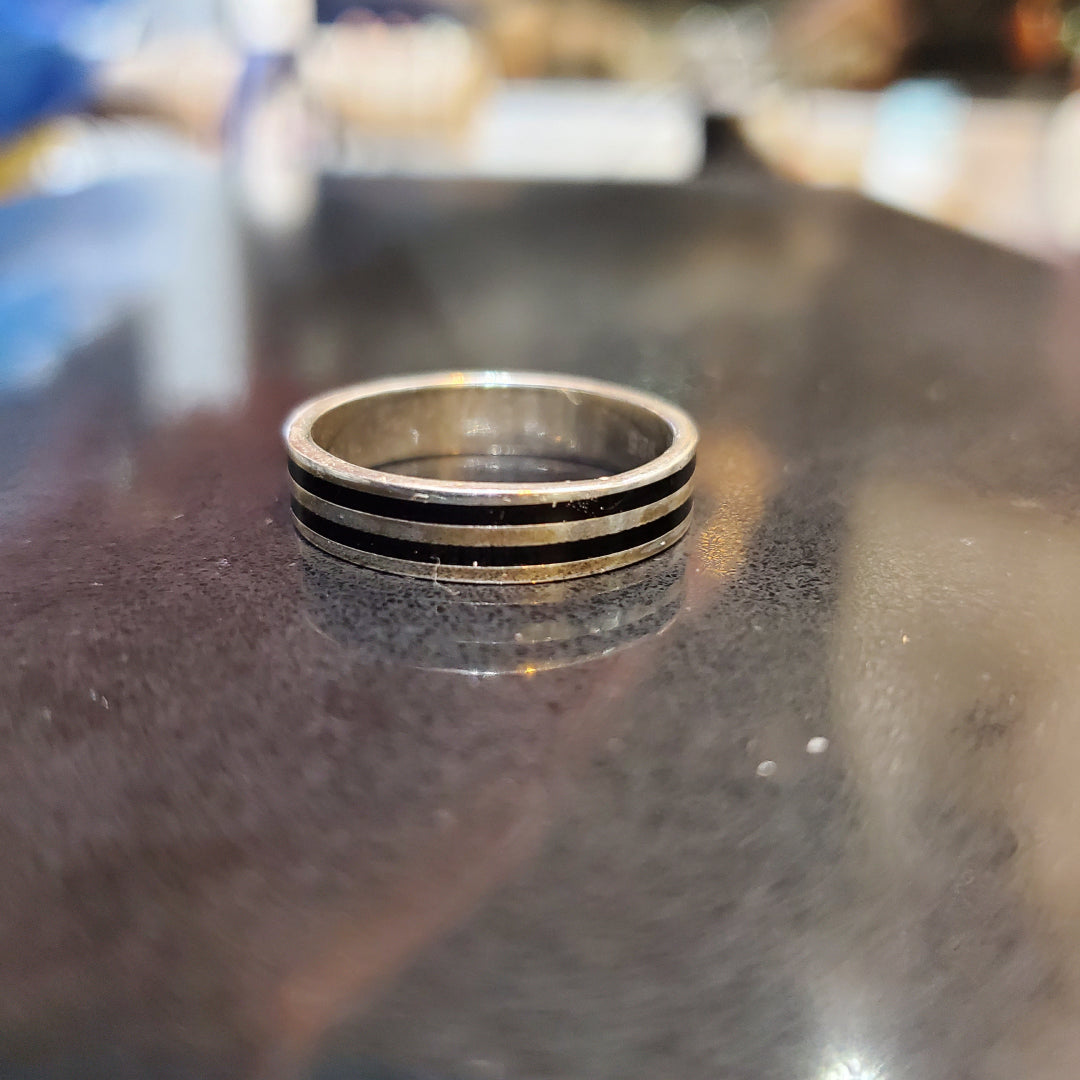 Bague Anneau en Argent 925 – Design Mixte Gravé Émaillé Noir | Création Artisanale Lunja