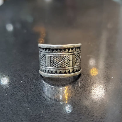 Bague Berbère &amp; Amazigh Motif Margoum en Argent 925 – Gravure Artisanale Lunja