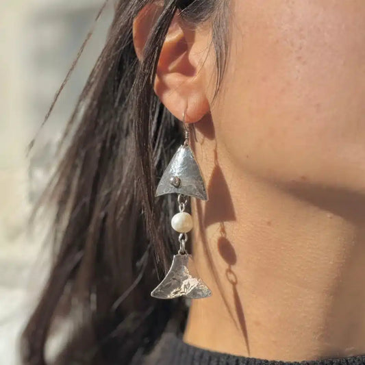 Boucles d'oreilles avec pendentifs poissons en argent 925 et perles de culture