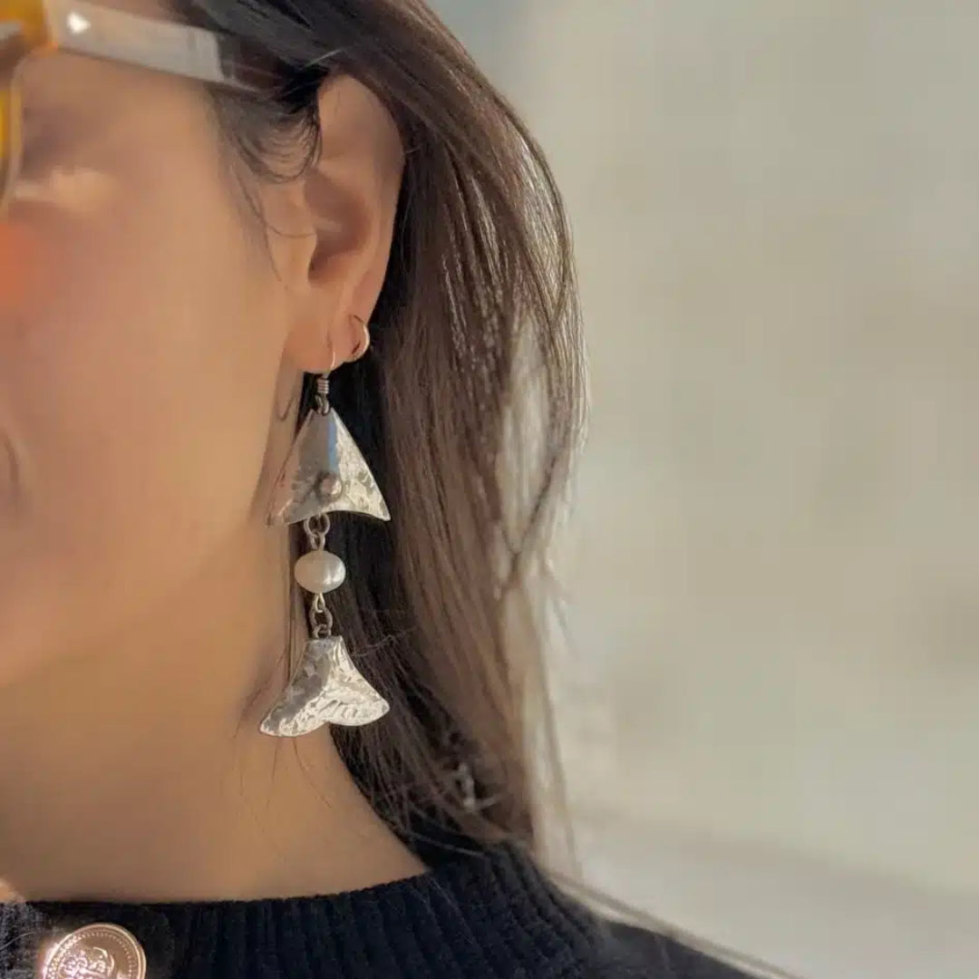 Boucles d'oreilles avec pendentifs poissons en argent 925 et perles de culture