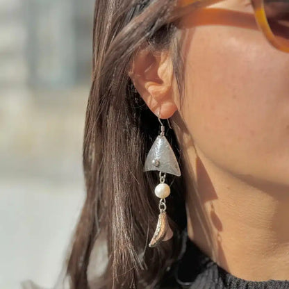 Boucles d'oreilles avec pendentifs poissons en argent 925 et perles de culture