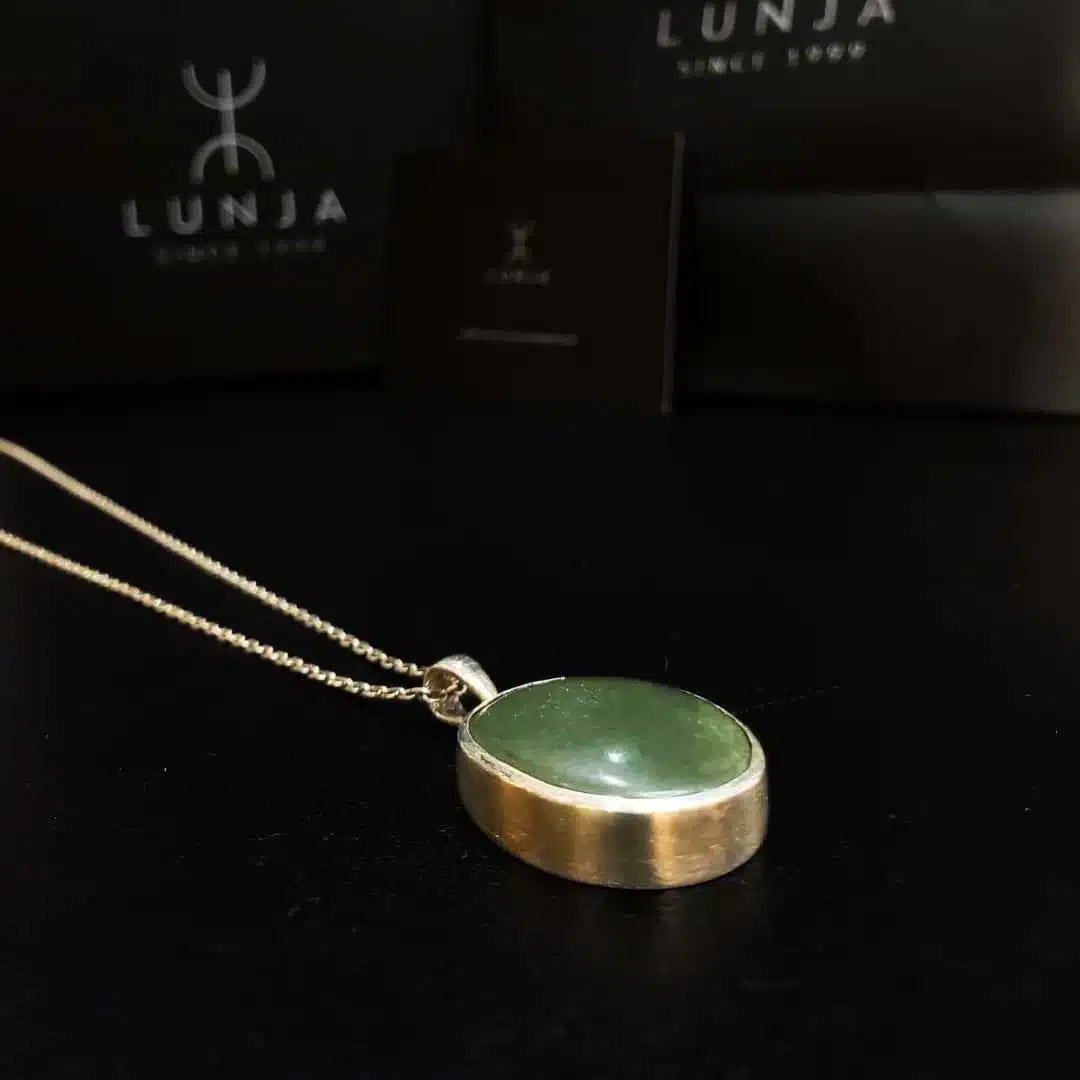 Collier en argent 925 avec une pierre jade verte naturelle