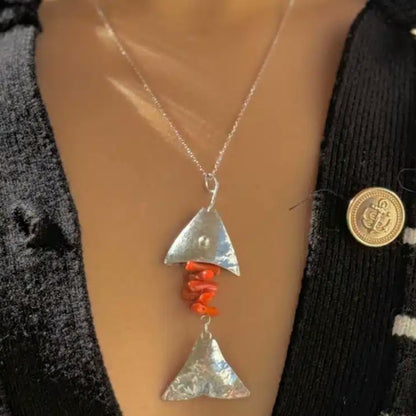 Collier en pendentif Poisson en argent 925 et corail rouge naturel