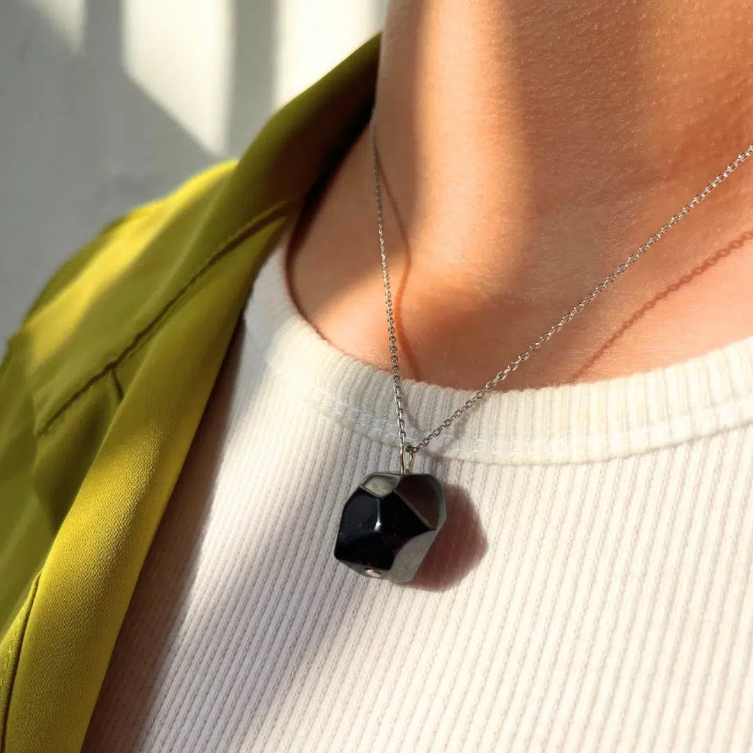 Collier en Argent 925 avec un pendentif en pierre Grenat