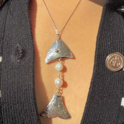 Collier avec motif poisson en argent 925 et perles de culture