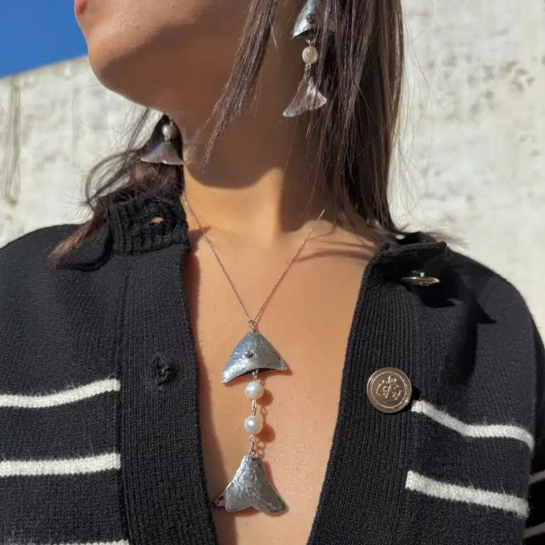 Collier avec motif poisson en argent 925 et perles de culture