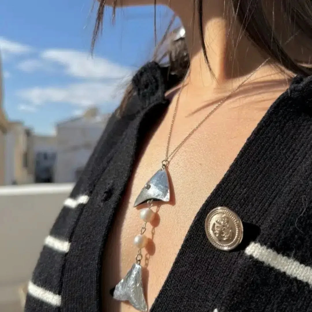 Collier avec motif poisson en argent 925 et perles de culture