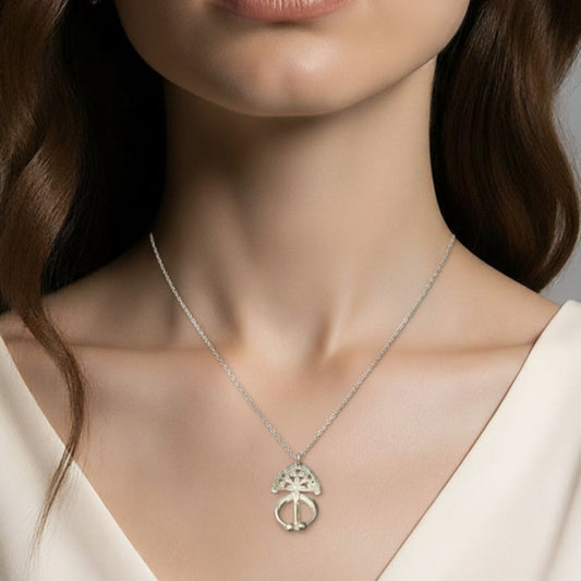 Collier en argent motif fibule