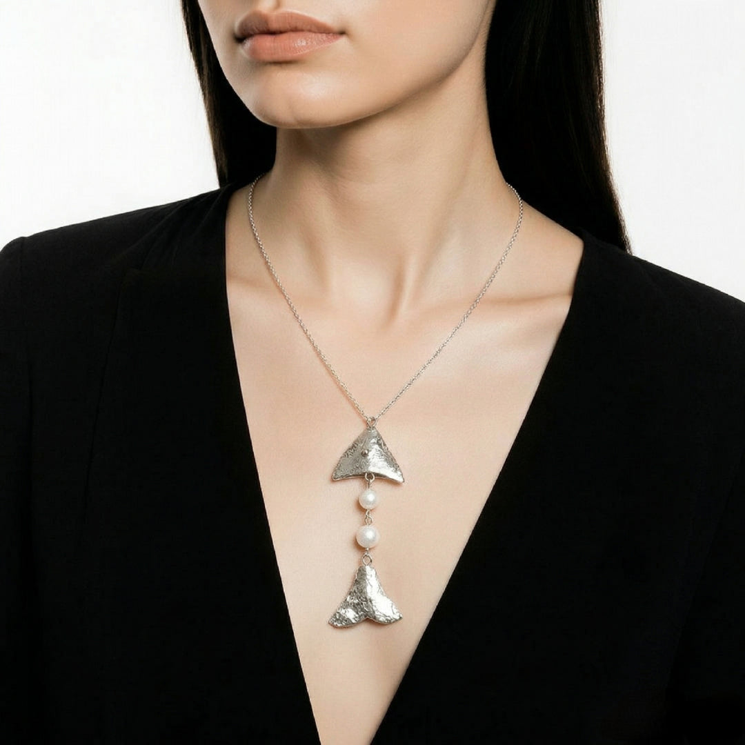 Collier avec motif poisson en argent 925 et perles de culture