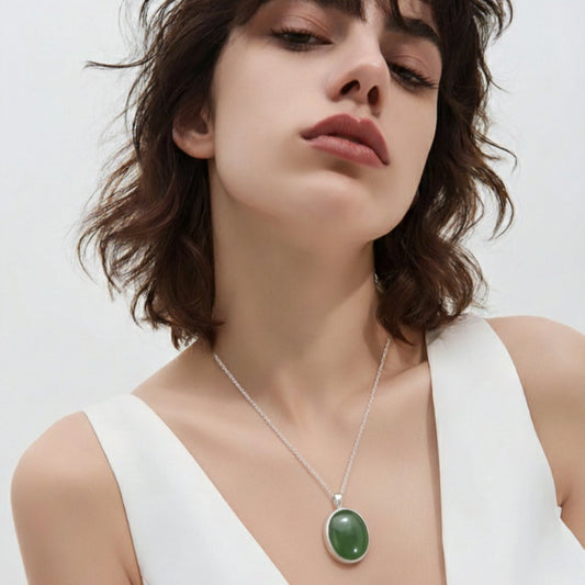 Collier en argent 925 avec une pierre jade verte naturelle