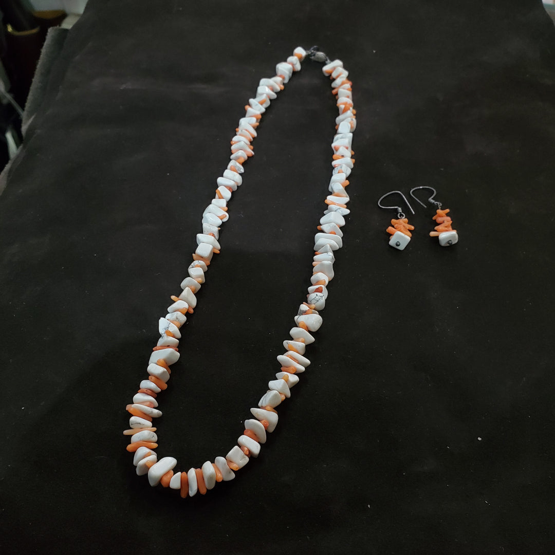 Collier en Pierre Howélite et Corail Naturel