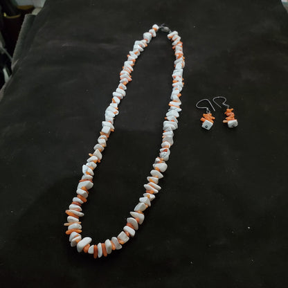 Collier en Pierre Howélite et Corail Naturel