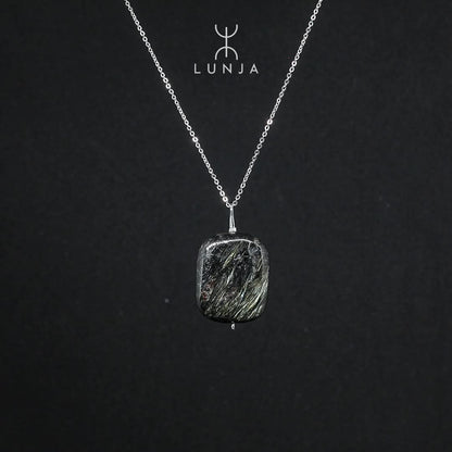 Collier en argent 925 avec arfvedsonite naturelle  et précieuse