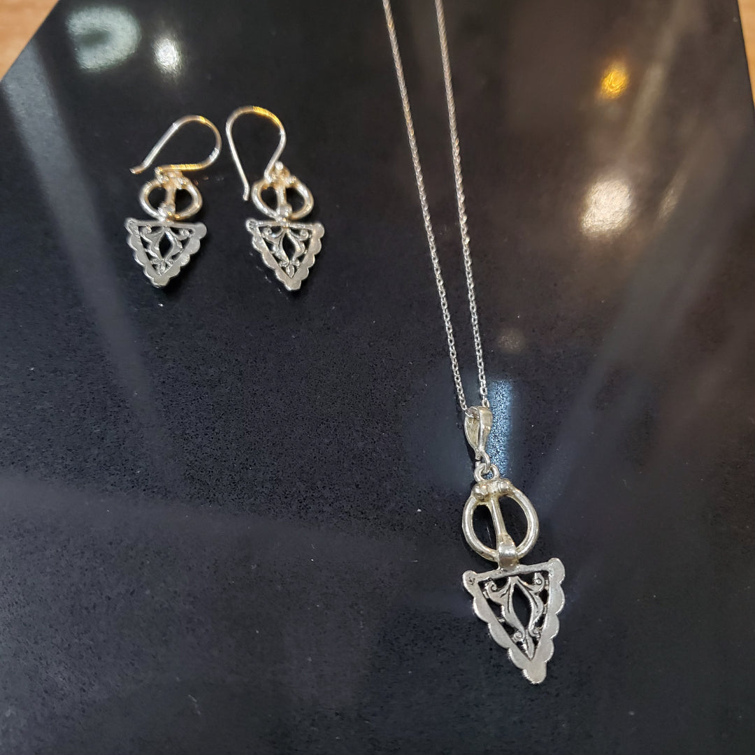 Parure Berbère Amazigh en Argent 925 – Collier, Boucles d’Oreilles à Motifs Fibule