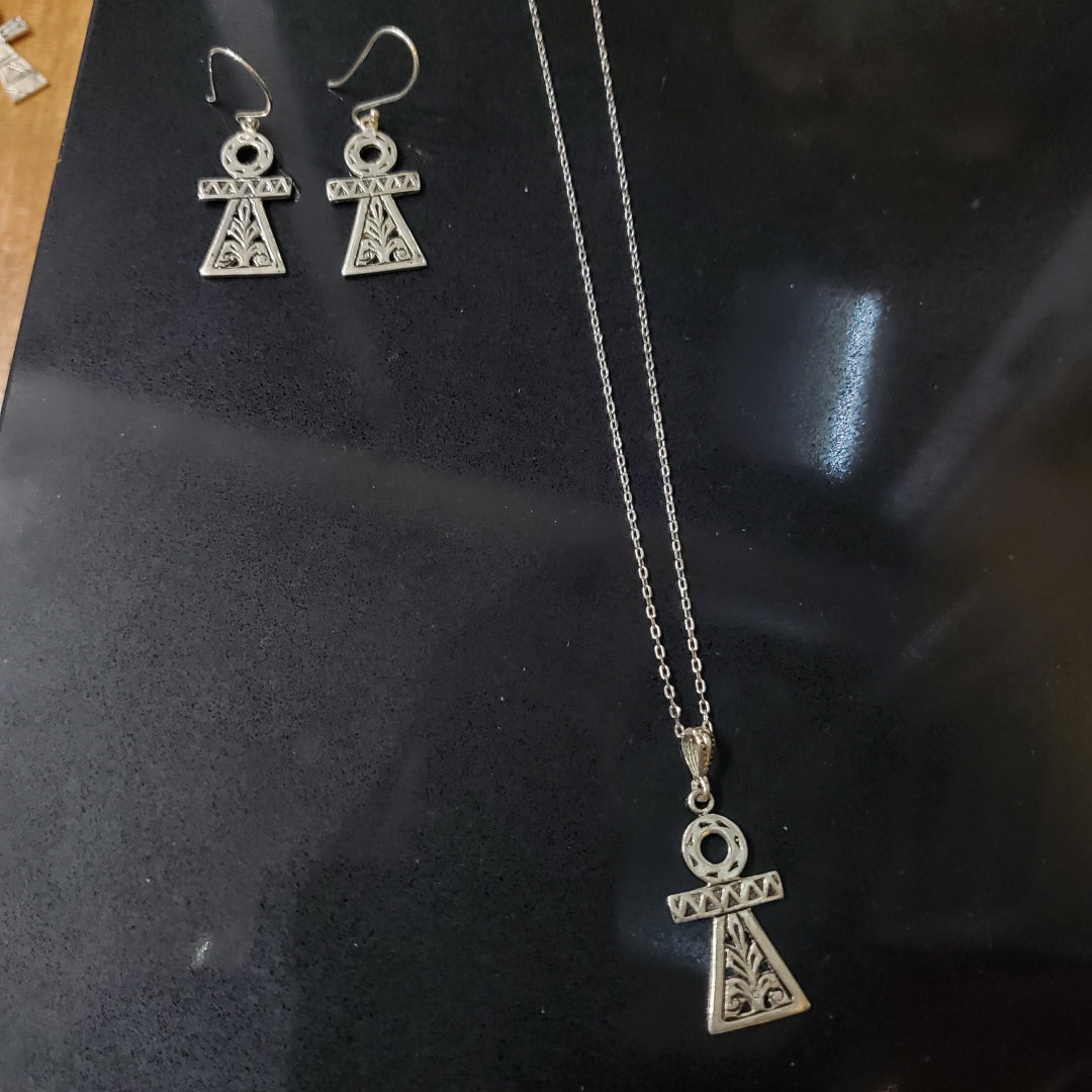 Parure Berbère Amazigh en Argent 925 – Motif Tanit Gravé à la Main