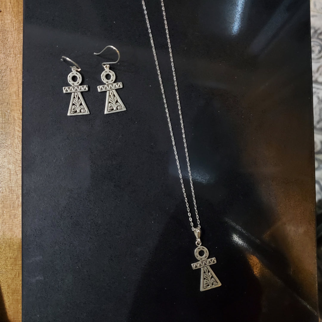 Parure Berbère Amazigh en Argent 925 – Motif Tanit Gravé à la Main