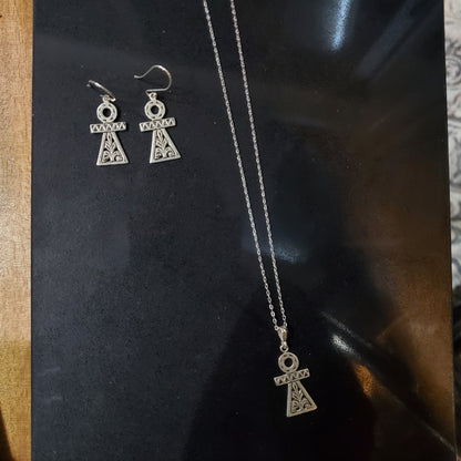 Parure Berbère Amazigh en Argent 925 – Motif Tanit Gravé à la Main