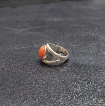 Bague Amazigh en argent 925 et en Corail rouge classé du premier choix