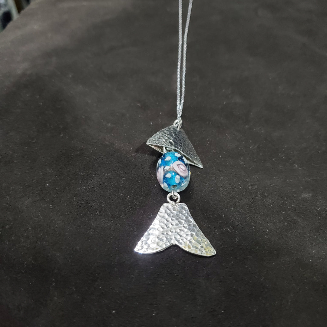 Collier Poisson en Argent 925 avec Perle Cylindrique Bleuté en Verre de Murano